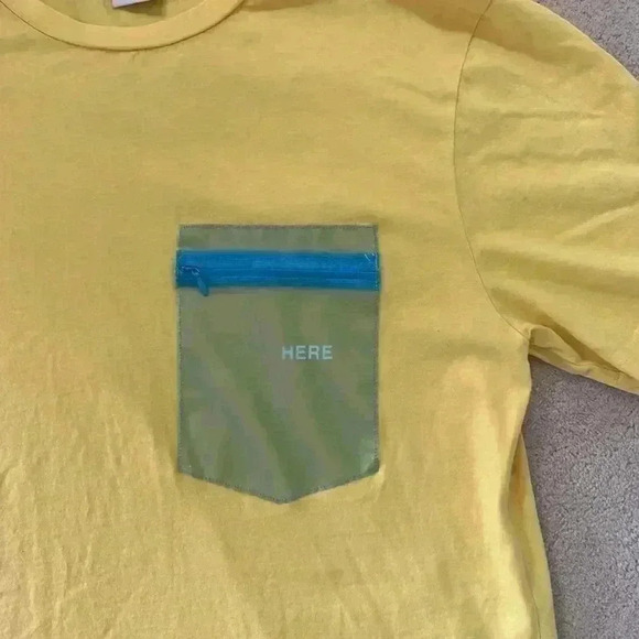 ZARA - bright  yellow streetwear t shirt - Picture 2 of 3